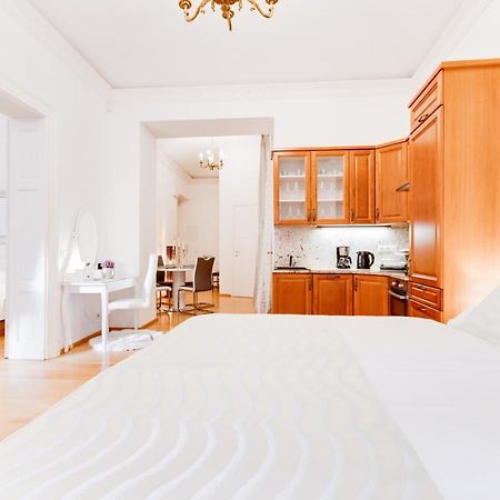 Wenceslas Square Royal Apartment Prague Exterior photo
