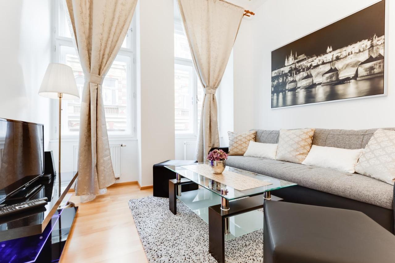 Wenceslas Square Royal Apartment Prague Exterior photo