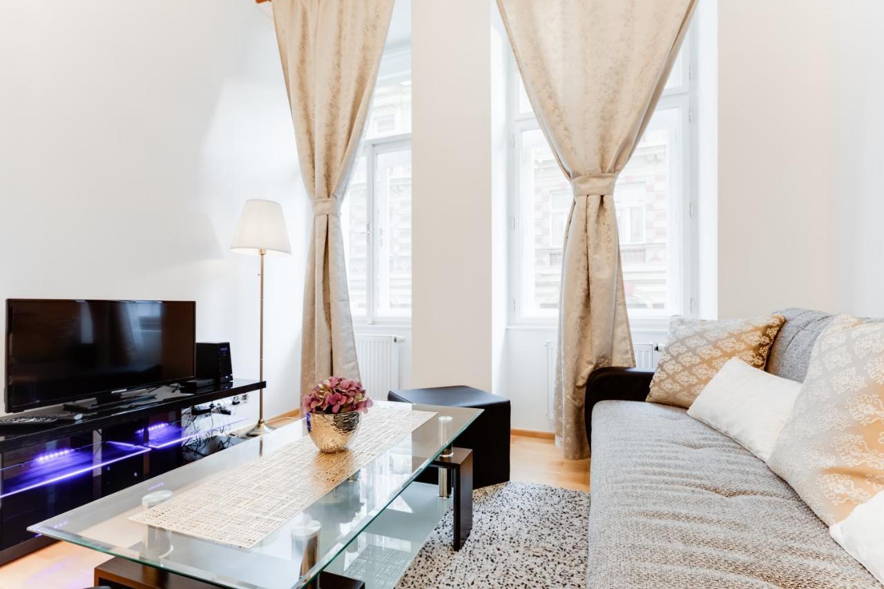 Wenceslas Square Royal Apartment Prague Exterior photo