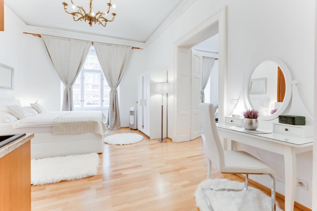 Wenceslas Square Royal Apartment Prague Exterior photo