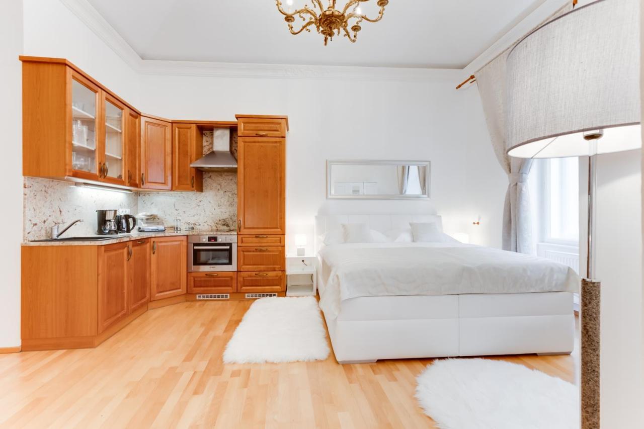 Wenceslas Square Royal Apartment Prague Exterior photo