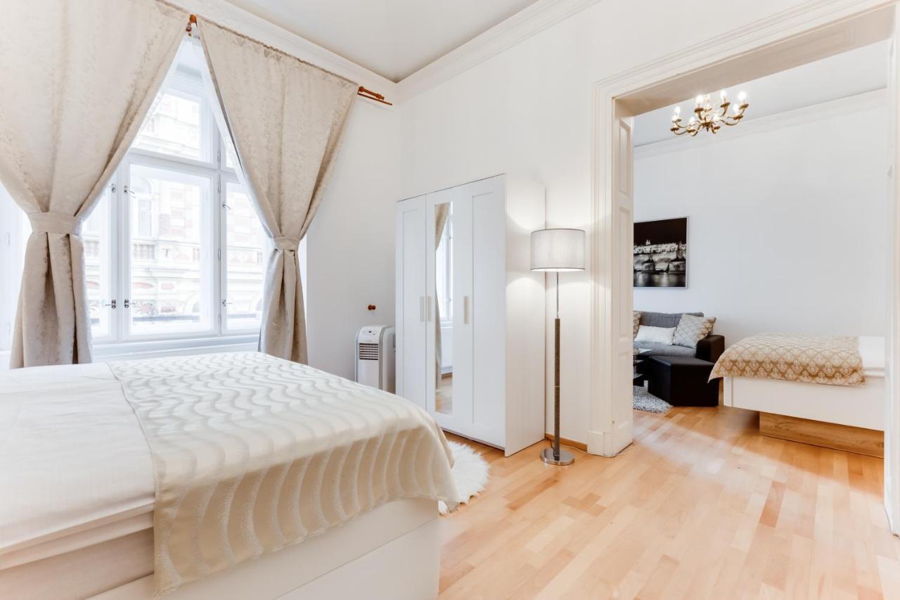 Wenceslas Square Royal Apartment Prague Exterior photo