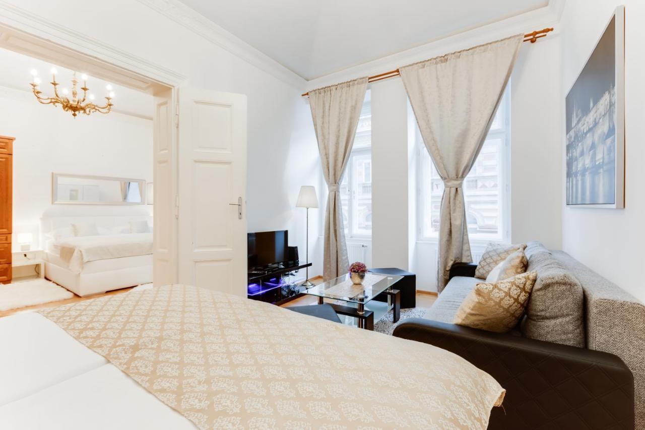 Wenceslas Square Royal Apartment Prague Exterior photo