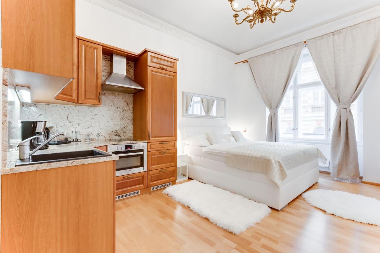 Wenceslas Square Royal Apartment Prague Exterior photo