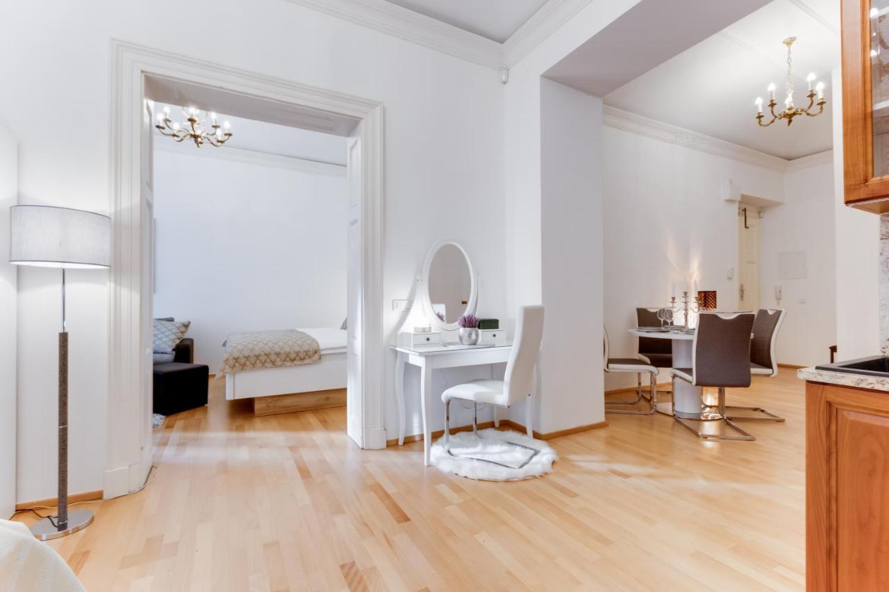 Wenceslas Square Royal Apartment Prague Exterior photo